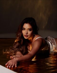 Эскортница Лина - грудь 2.5, рост 165 см, вес 60 кг, цвет волос Брюнетки