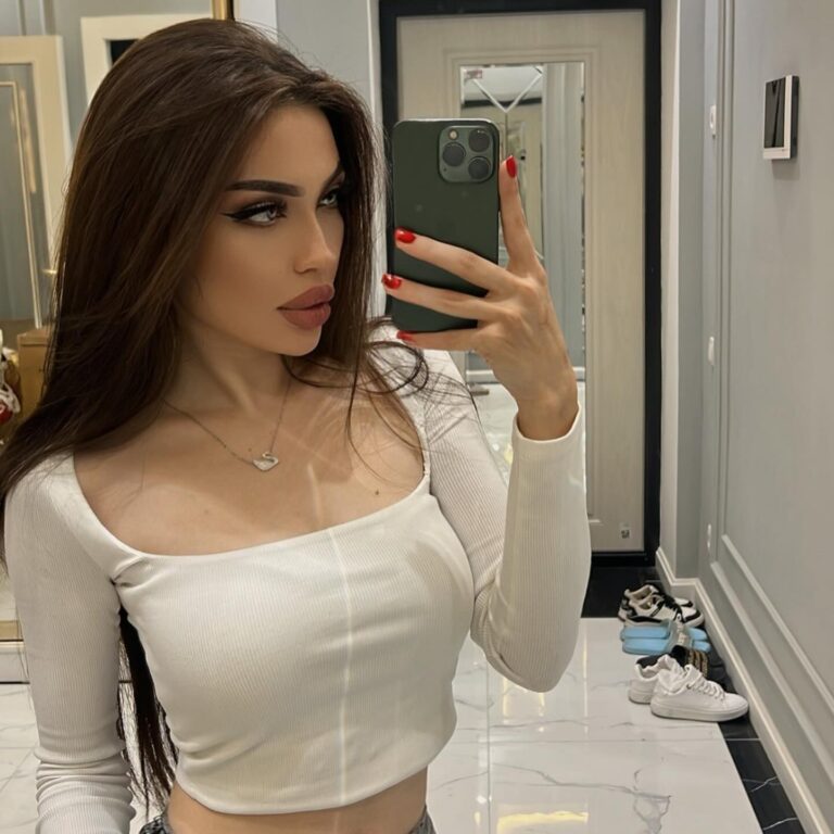 Эскортница Балжан - грудь 1.5, рост 170 см, вес 49 кг, цвет волос Брюнетки