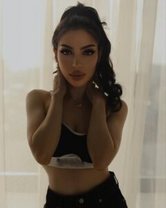 Эскортница Балжан - грудь 1.5, рост 170 см, вес 49 кг, цвет волос Брюнетки