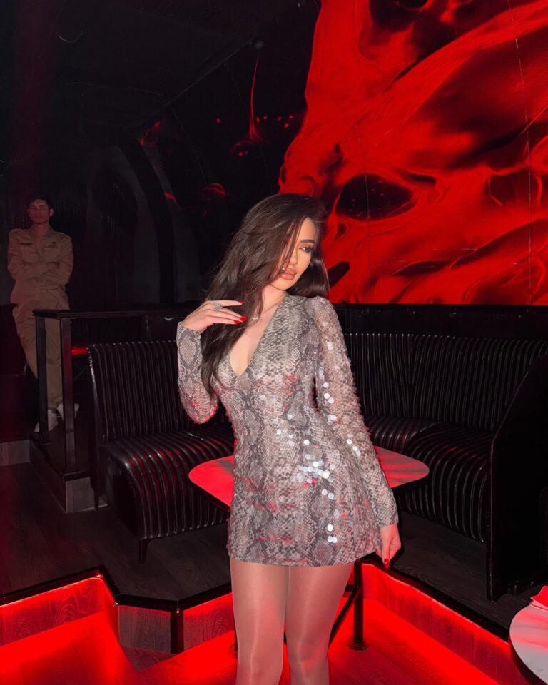 Эскортница Балжан - грудь 1.5, рост 170 см, вес 49 кг, цвет волос Брюнетки