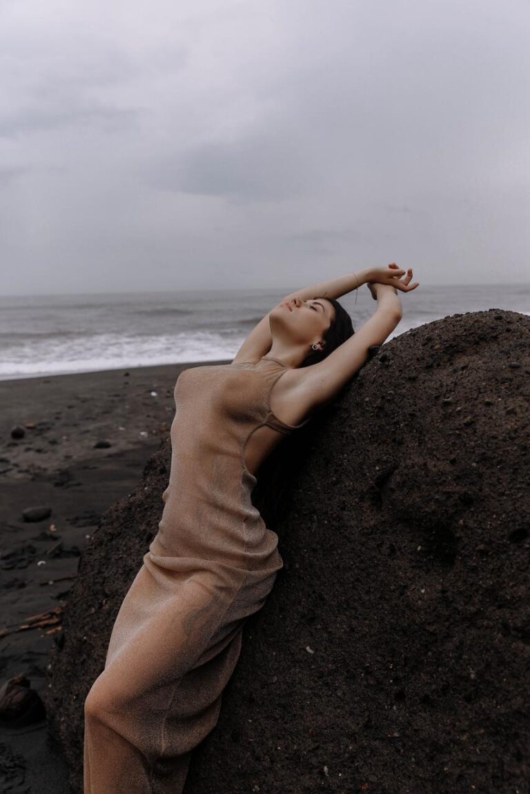 Эскортница Кимберли - грудь 3, рост 168 см, вес 52 кг, цвет волос Брюнетки, этничность Европейская