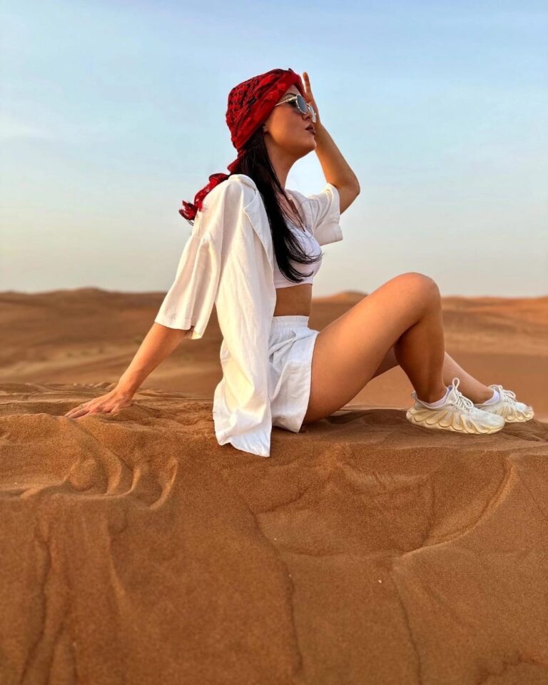 Эскортница Тиана - грудь 2, рост 170 см, вес 56 кг, цвет волос Брюнетки, этничность Европейская