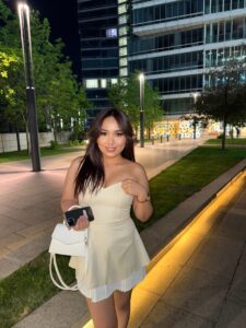 Эскортница Айдана - грудь 2, рост 160 см, вес 61 кг, цвет волос Шатенки, этничность Азиатская