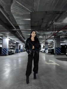 Эскортница Айдана - грудь 2, рост 160 см, вес 61 кг, цвет волос Шатенки, этничность Азиатская