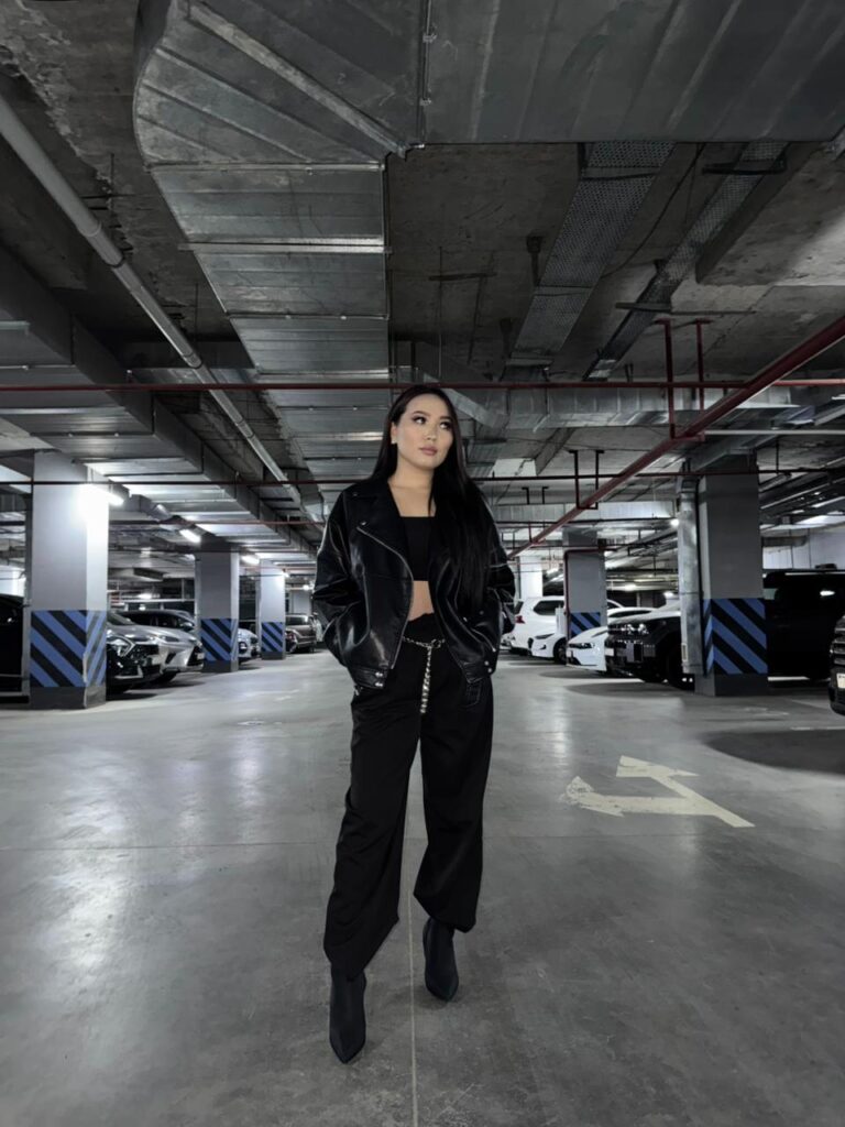 Эскортница Айдана - грудь 2, рост 160 см, вес 61 кг, цвет волос Шатенки, этничность Азиатская