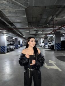 Эскортница Айдана - грудь 2, рост 160 см, вес 61 кг, цвет волос Шатенки, этничность Азиатская