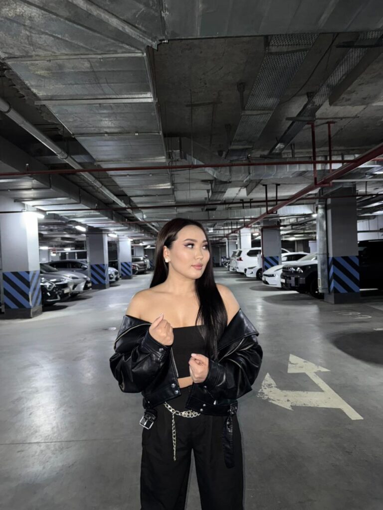 Эскортница Айдана - грудь 2, рост 160 см, вес 61 кг, цвет волос Шатенки, этничность Азиатская