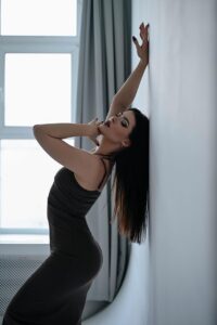 Эскортница Тиана - грудь 2, рост 170 см, вес 56 кг, цвет волос Брюнетки, этничность Европейская