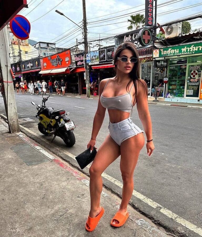 Эскортница Сесилия - грудь 4, рост 165 см, вес 49 кг, цвет волос Брюнетки, этничность Латиноамериканская