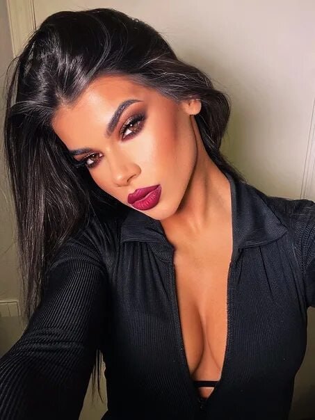 Эскортница Сесилия - грудь 4, рост 165 см, вес 49 кг, цвет волос Брюнетки, этничность Латиноамериканская