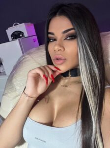 Эскортница Сесилия - грудь 4, рост 165 см, вес 49 кг, цвет волос Брюнетки, этничность Латиноамериканская