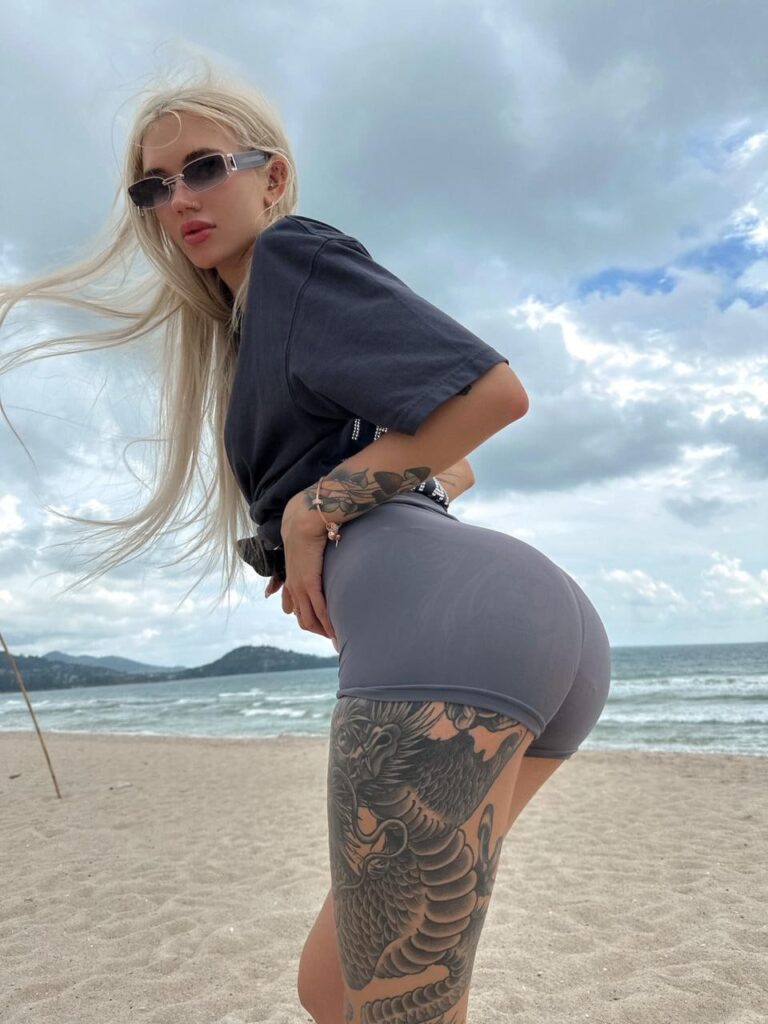 Эскортница Нелли - грудь 1, рост 180 см, вес 50 кг, цвет волос Блондинки, этничность Европейская