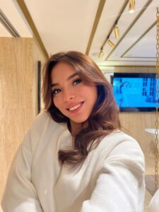 Эскортница Легарек - грудь 2, рост 166 см, вес 49 кг, цвет волос Шатенки, этничность Европейская