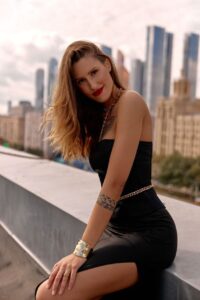 Эскортница Викки - грудь 2, рост 180 см, вес 60 кг, цвет волос Русые, этничность Европейская