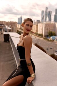 Эскортница Викки - грудь 2, рост 180 см, вес 60 кг, цвет волос Русые, этничность Европейская