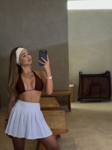 Эскортница Элла - грудь 3, рост 170 см, вес 53 кг, цвет волос Русые, этничность Азиатская