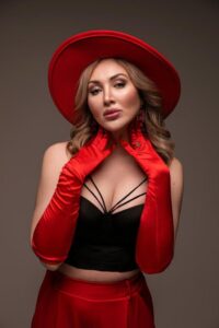 Эскортница Татьяна - грудь 3, рост 175 см, вес 59 кг, цвет волос Блондинки, этничность Европейская