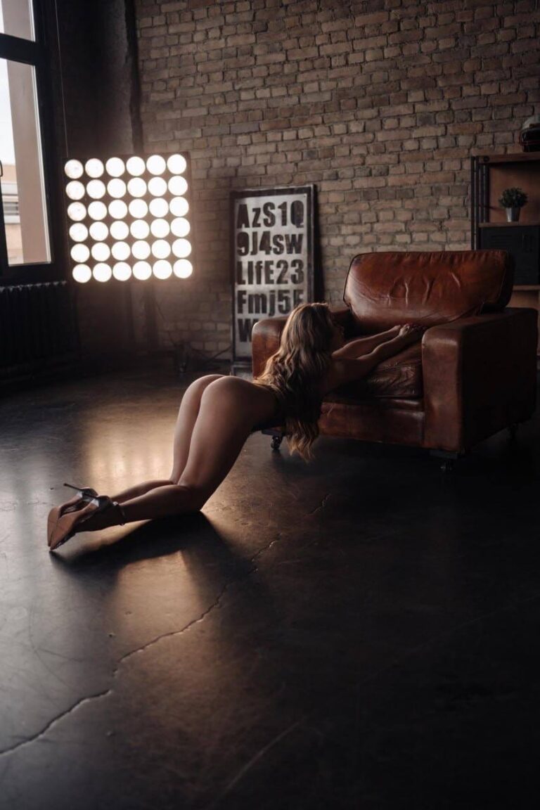 Эскортница Лилу - грудь 3, рост 165 см, вес 55 кг, цвет волос Блондинки, этничность Европейская