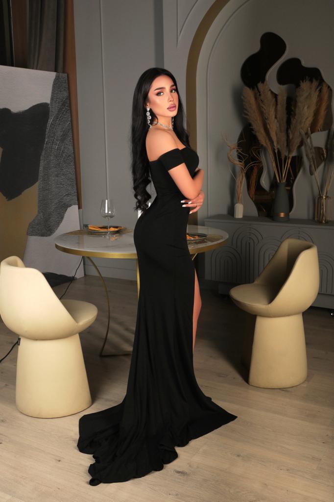 Эскортница Карина - грудь 2, рост 167 см, вес 55 кг, цвет волос Брюнетки, этничность Арабская