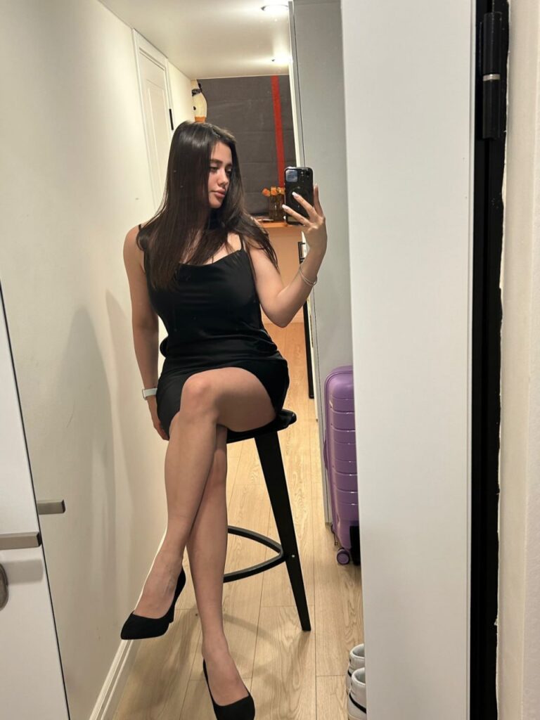 Эскортница Арина - грудь 4, рост 169 см, вес 56 кг, цвет волос Брюнетки, этничность Европейская