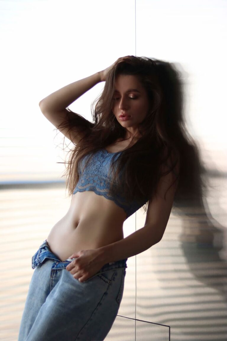 Эскортница Софья - грудь 2, рост 170 см, вес 48 кг, цвет волос Шатенки, этничность Европейская