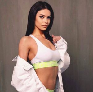 Эскортница Селена - грудь 3, рост 172 см, вес 52 кг, цвет волос Брюнетки, этничность Европейская