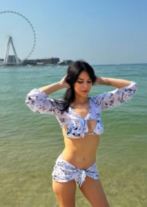 Эскортница Селена - грудь 3, рост 172 см, вес 52 кг, цвет волос Брюнетки, этничность Европейская