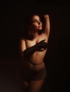 Эскортница Джиа - грудь 2, рост 170 см, вес 58 кг, цвет волос Шатенки, этничность Европейская