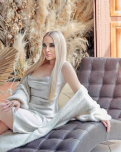 Эскортница Стефания - грудь 2, рост 162 см, вес 54 кг, цвет волос Блондинки, этничность Европейская