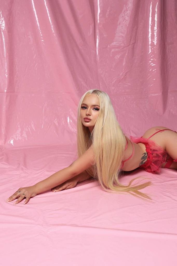 Эскортница Кендис - грудь 2, рост 163 см, вес 52 кг, цвет волос Блондинки, этничность Европейская