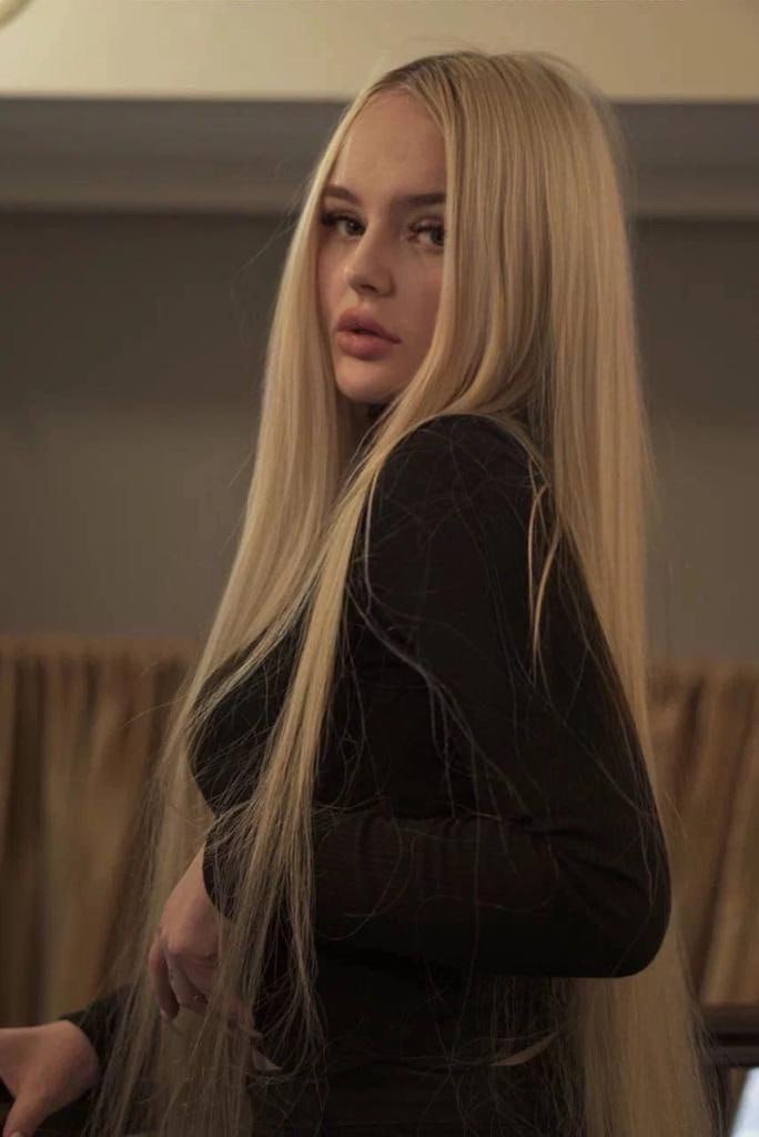 Эскортница Кендис - грудь 2, рост 163 см, вес 52 кг, цвет волос Блондинки, этничность Европейская