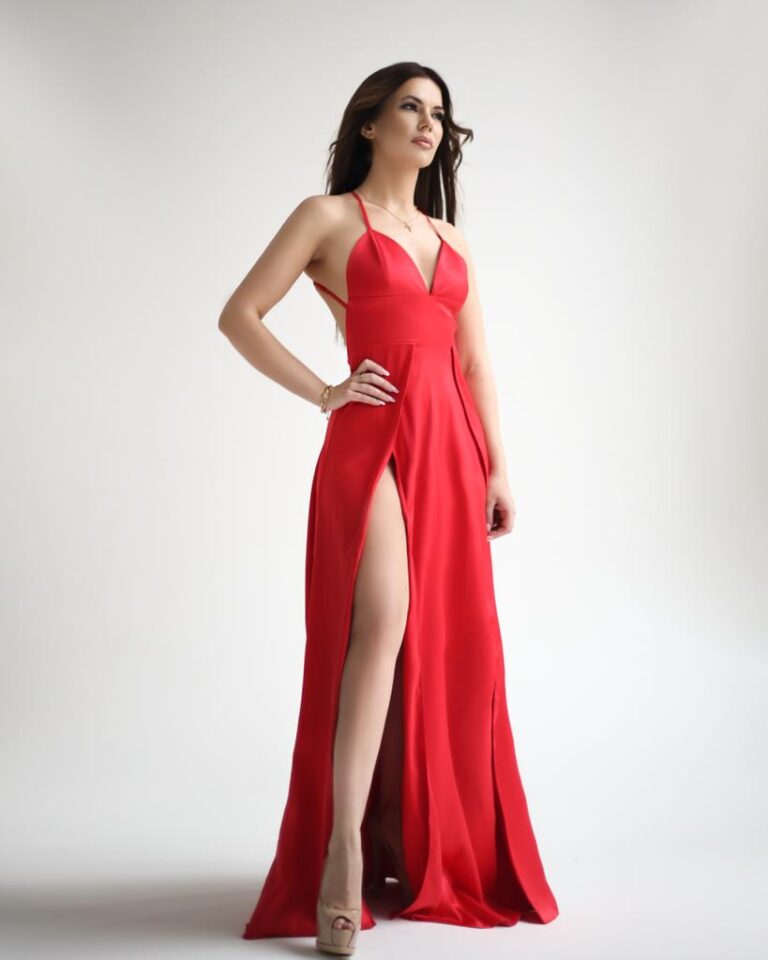 Эскортница Анфиса - грудь 2, рост 168 см, вес 68 кг, цвет волос Брюнетки, этничность Латиноамериканская