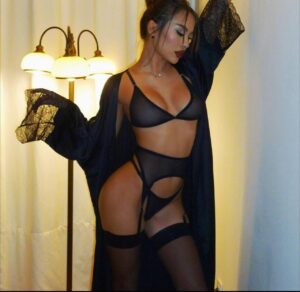 Эскортница Ринет - грудь 1, рост 172 см, вес 51 кг, цвет волос Русые, этничность Азиатская