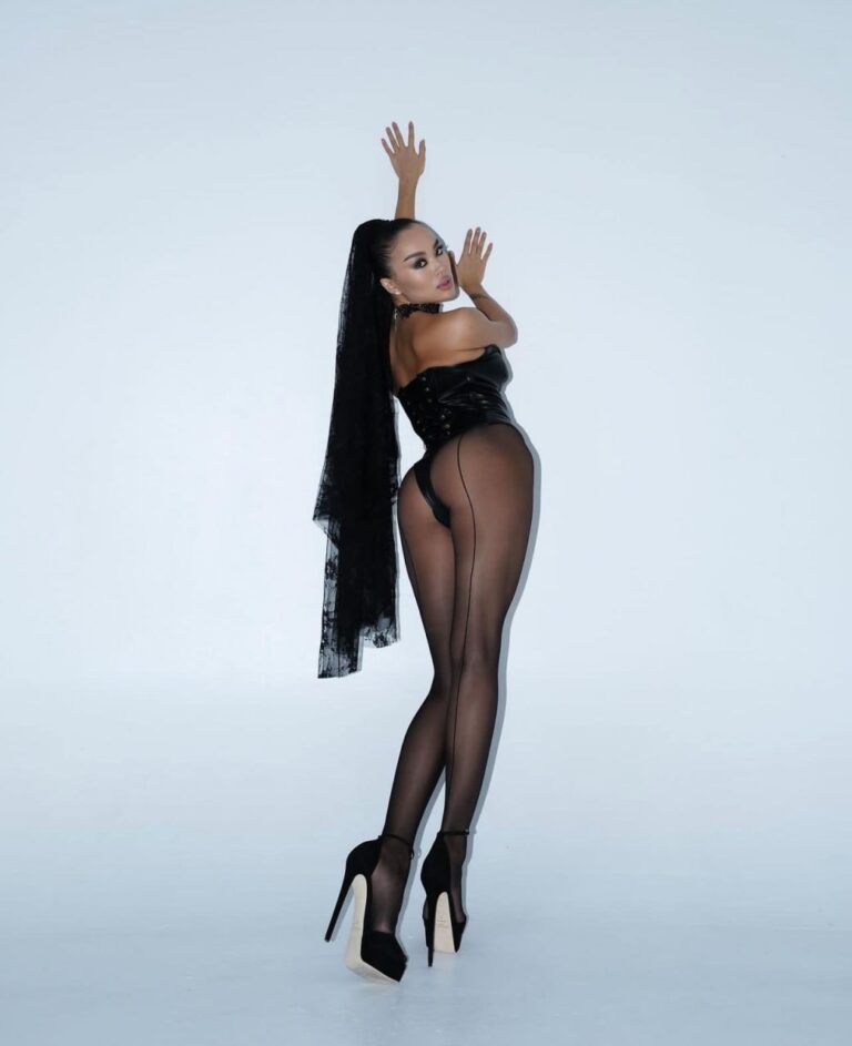 Эскортница Ринет - грудь 1, рост 172 см, вес 51 кг, цвет волос Русые, этничность Азиатская