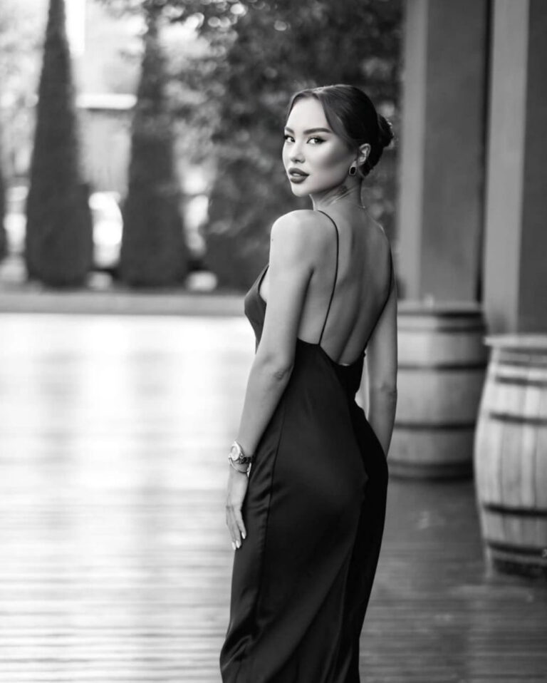 Эскортница Ринет - грудь 1, рост 172 см, вес 51 кг, цвет волос Русые, этничность Азиатская