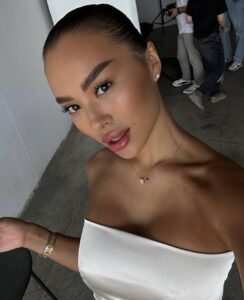 Эскортница Ринет - грудь 1, рост 172 см, вес 51 кг, цвет волос Русые, этничность Азиатская