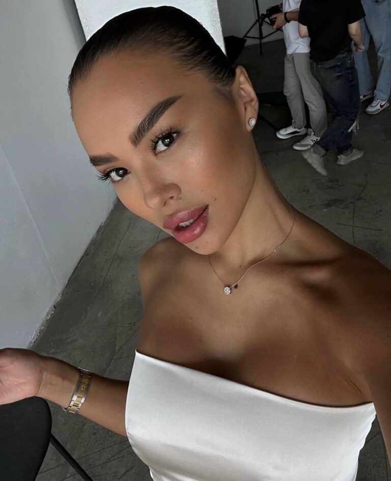 Эскортница Ринет - грудь 1, рост 172 см, вес 51 кг, цвет волос Русые, этничность Азиатская