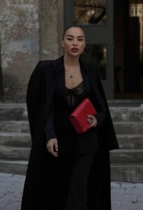 Эскортница Ринет - грудь 1, рост 172 см, вес 51 кг, цвет волос Русые, этничность Азиатская