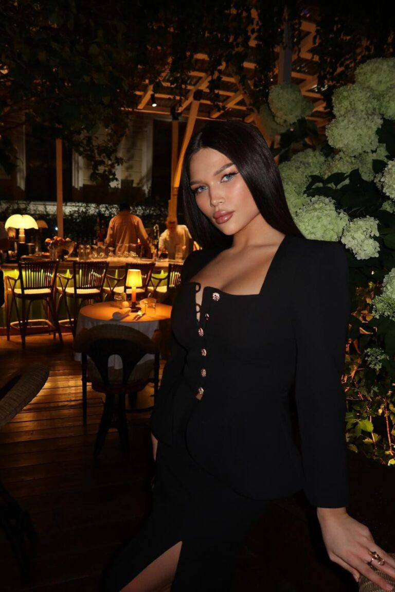 Эскортница Касандра - грудь 2, рост 167 см, вес 56 кг, цвет волос Брюнетки, этничность Смешанная раса