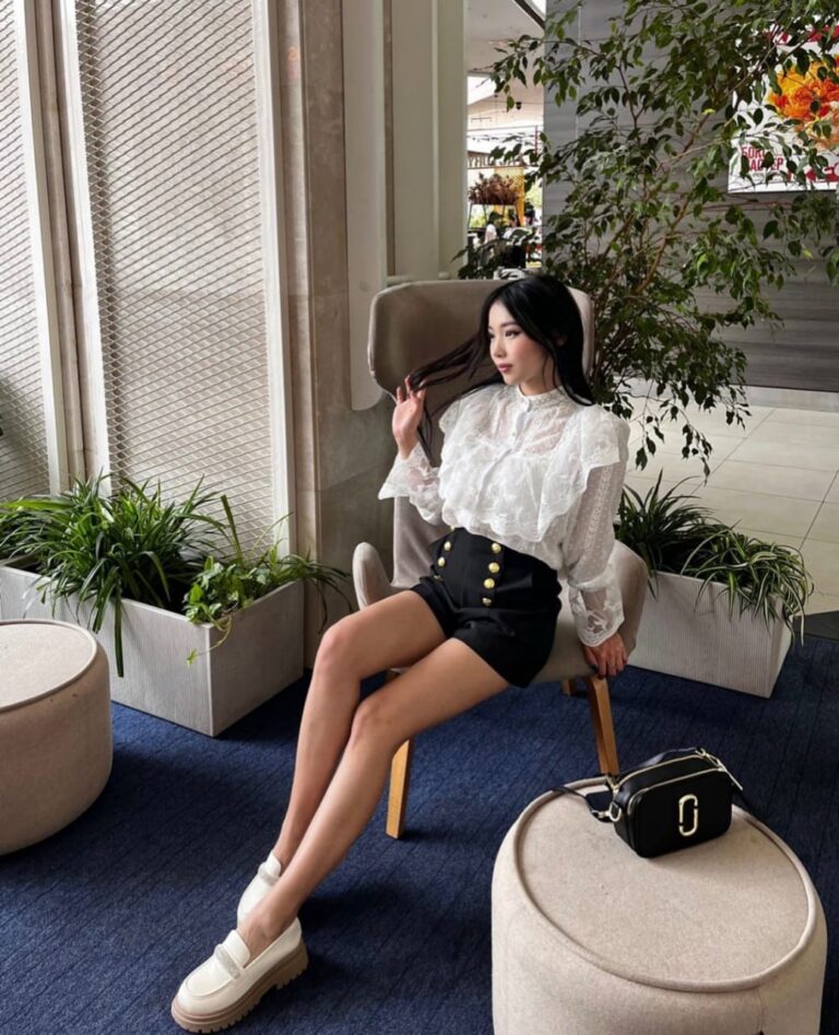 Эскортница Гулим - грудь 2, рост 167 см, вес 55 кг, цвет волос Шатенки, этничность Азиатская