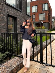 Эскортница Гулим - грудь 2, рост 167 см, вес 55 кг, цвет волос Шатенки, этничность Азиатская