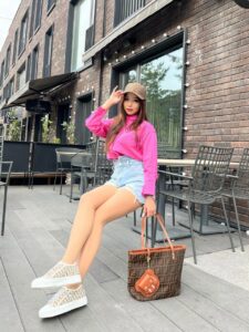 Эскортница Гулим - грудь 2, рост 167 см, вес 55 кг, цвет волос Шатенки, этничность Азиатская