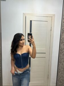 Эскортница Айдана - грудь 2, рост 160 см, вес 61 кг, цвет волос Шатенки, этничность Азиатская