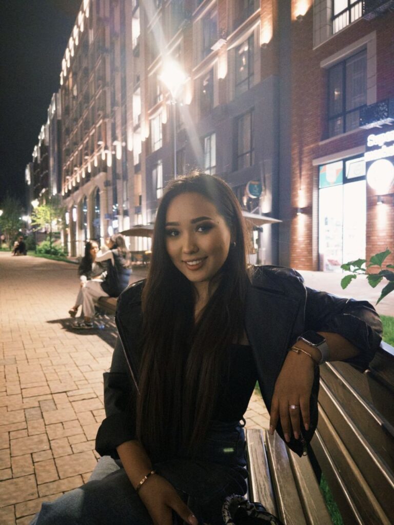 Эскортница Айдана - грудь 2, рост 160 см, вес 61 кг, цвет волос Шатенки, этничность Азиатская