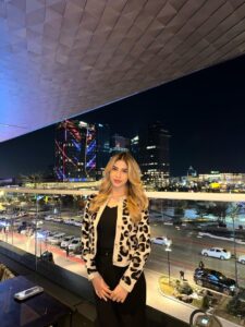 Эскортница Селин - грудь 3, рост 163 см, вес 53 кг, цвет волос Шатенки, этничность Европейская