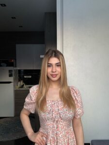 Эскортница Селин - грудь 3, рост 163 см, вес 53 кг, цвет волос Шатенки, этничность Европейская