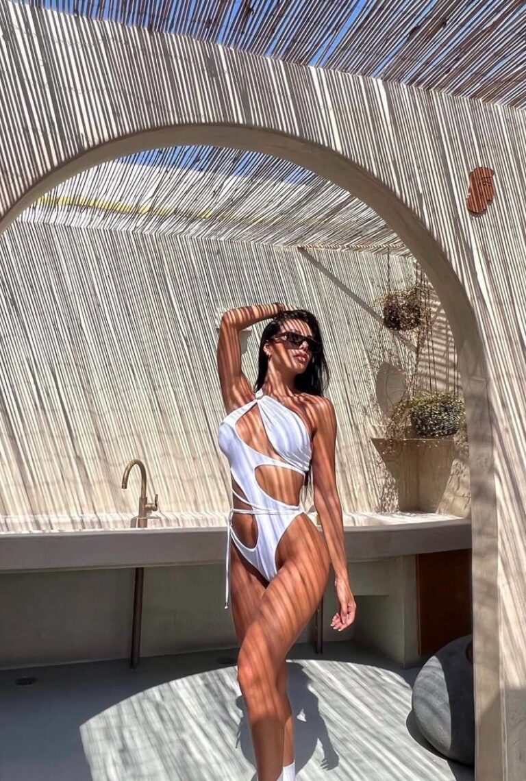 Эскортница Севиль - грудь 4, рост 165 см, вес 59 кг, цвет волос Брюнетки, этничность Латиноамериканская