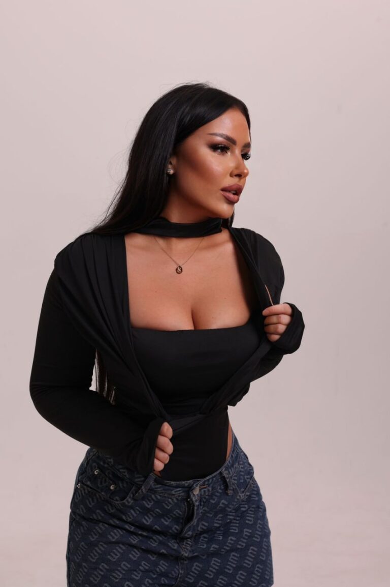 Эскортница Айсу - грудь 4, рост 168 см, вес 65 кг, цвет волос Брюнетки, этничность Латиноамериканская