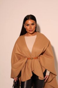 Эскортница Айсу - грудь 4, рост 168 см, вес 65 кг, цвет волос Брюнетки, этничность Латиноамериканская