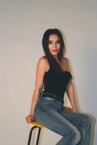 Эскортница Авери - грудь 1, рост 170 см, вес 49 кг, цвет волос Русые, этничность Азиатская